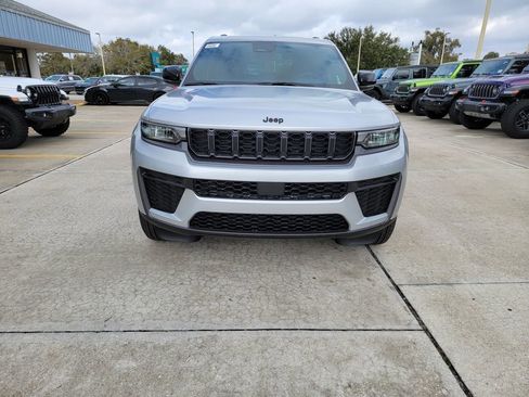 New 2026 Jeep Grand Cherokee Altitude AWD/4WD image 8