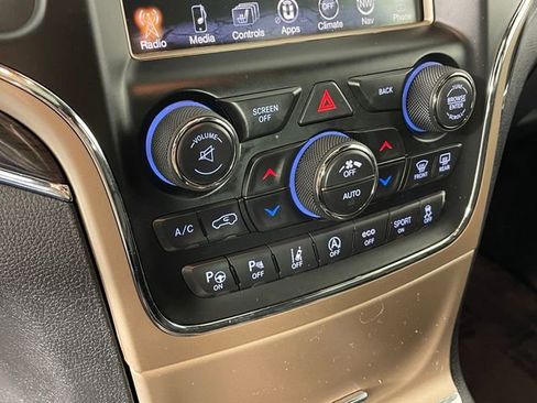 Used 2017 Jeep Grand Cherokee Overland w/ Jeep Active Safety Group image 10