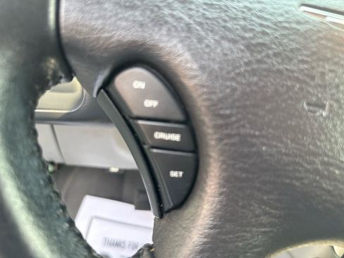 Used 2005 Chrysler Town & Country Touring FWD image 14