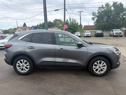 Used 2024 Ford Escape Active AWD/4WD image 2