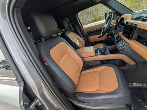 Used 2023 Land Rover Defender 110 X image 31