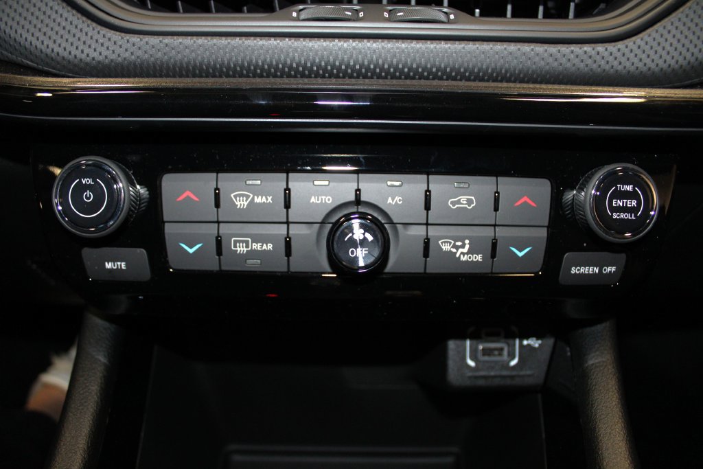New 2026 Jeep Compass Limited AWD/4WD image 18