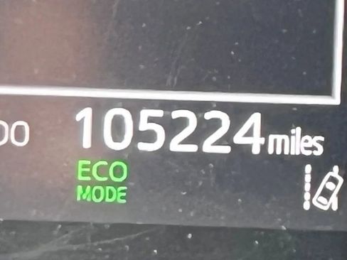 Used 2022 Toyota Camry SE FWD image 3