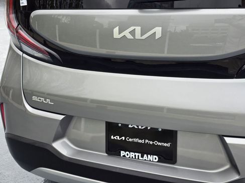 Used 2023 Kia Soul LX w/ LX Technology Package FWD image 14
