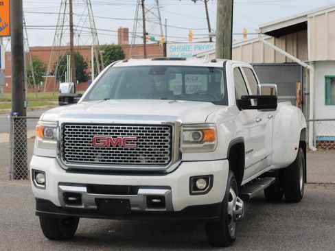 Used 2015 GMC Sierra 3500 Denali w/ Duramax Plus Package AWD/4WD image 3