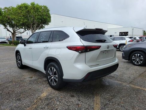 Used 2022 Toyota Highlander XLE FWD image 4