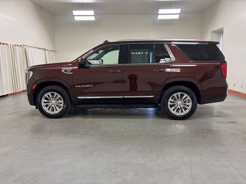 Used 2023 GMC Yukon SLT w/ SLT Luxury Package AWD/4WD image 5