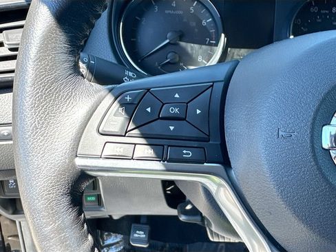 Used 2018 Nissan Rogue SV w/ Premium Package AWD/4WD image 8