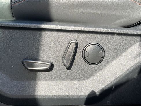 Used 2025 Ford Expedition Active image 10