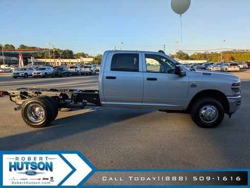 New 2026 RAM 3500 Tradesman w/ Chrome Appearance Group A AWD/4WD image 5
