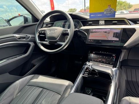 Used 2022 Audi e-tron Premium w/ Convenience Plus Package image 50