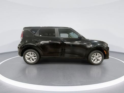 Used 2023 Kia Soul LX w/ LX Technology Package image 9