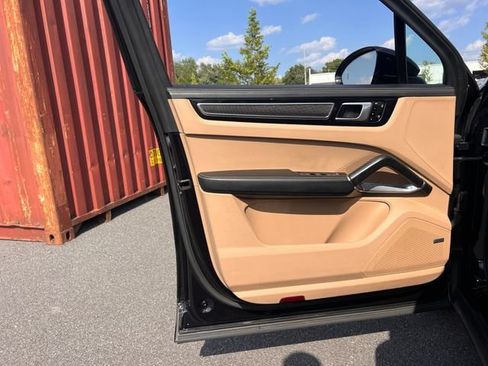 Used 2019 Porsche Cayenne Turbo AWD/4WD image 10