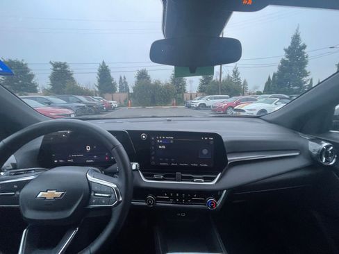 Used 2025 Chevrolet Equinox LT image 28