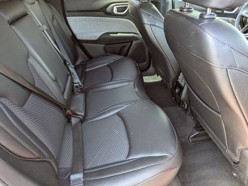 Used 2025 Jeep Compass Latitude image 30