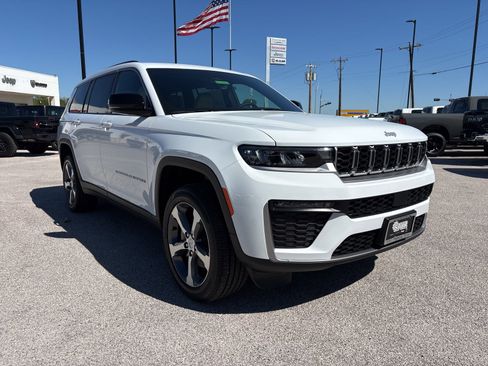 New 2026 Jeep Grand Cherokee L Limited RWD image 8
