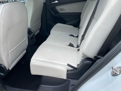 Used 2018 Volkswagen Tiguan SE AWD/4WD image 40