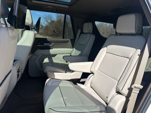 Used 2025 GMC Yukon Denali w/ Denali Reserve Package image 28