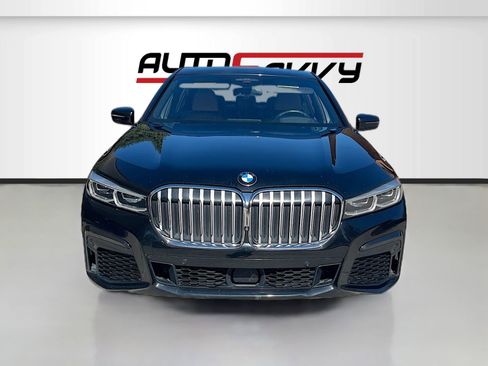 Used 2022 BMW 750i xDrive w/ Executive Package AWD/4WD image 2