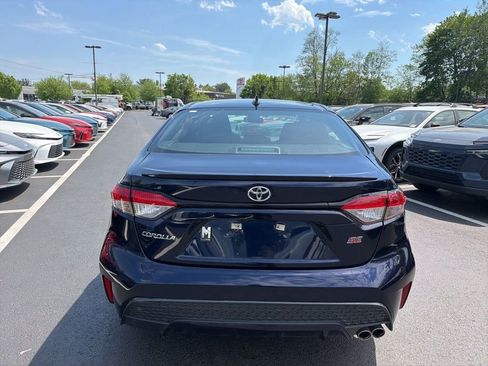 Certified 2022 Toyota Corolla SE w/ SE Premium Package FWD image 5