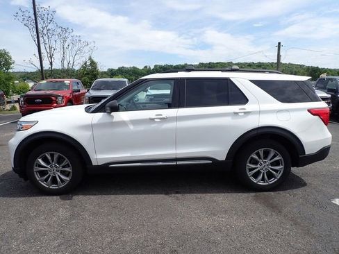 Used 2023 Ford Explorer XLT w/ Equipment Group 202A AWD/4WD image 2