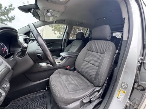 Used 2017 GMC Acadia SLE image 9