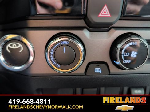 Used 2018 Toyota Tacoma TRD Sport image 37