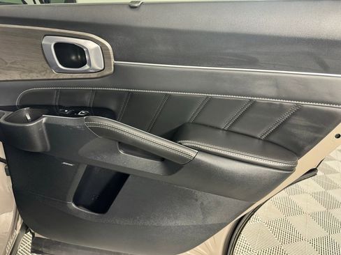 Used 2025 Kia Sorento SX Prestige image 32