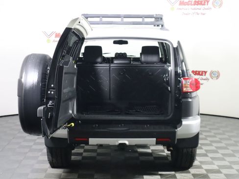 Used 2011 Toyota FJ Cruiser 4WD w/ Upgrade Pkg image 12