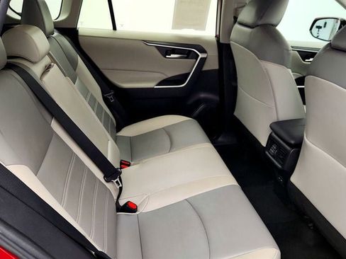 Used 2023 Toyota RAV4 XLE Premium image 23