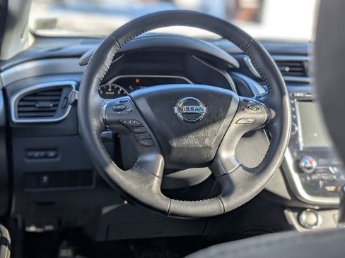 Used 2019 Nissan Murano SV w/ Premium Package image 16