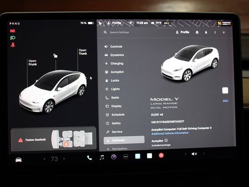 Used 2021 Tesla Model Y Long Range image 14