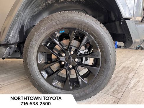 Used 2023 Jeep Wrangler Unlimited Sahara w/ Cold Weather Group AWD/4WD image 24