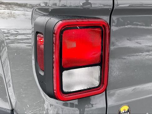 Used 2021 Jeep Gladiator Sport image 32