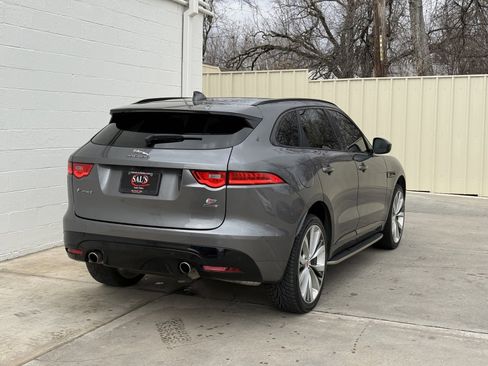 Used 2017 Jaguar F-PACE S image 7