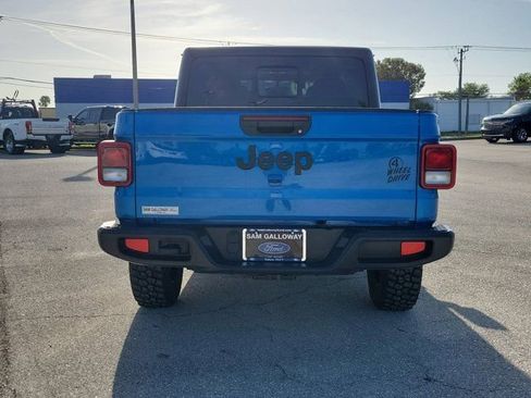 Used 2023 Jeep Gladiator Sport AWD/4WD image 5