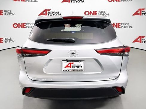 Used 2023 Toyota Highlander XLE FWD image 6