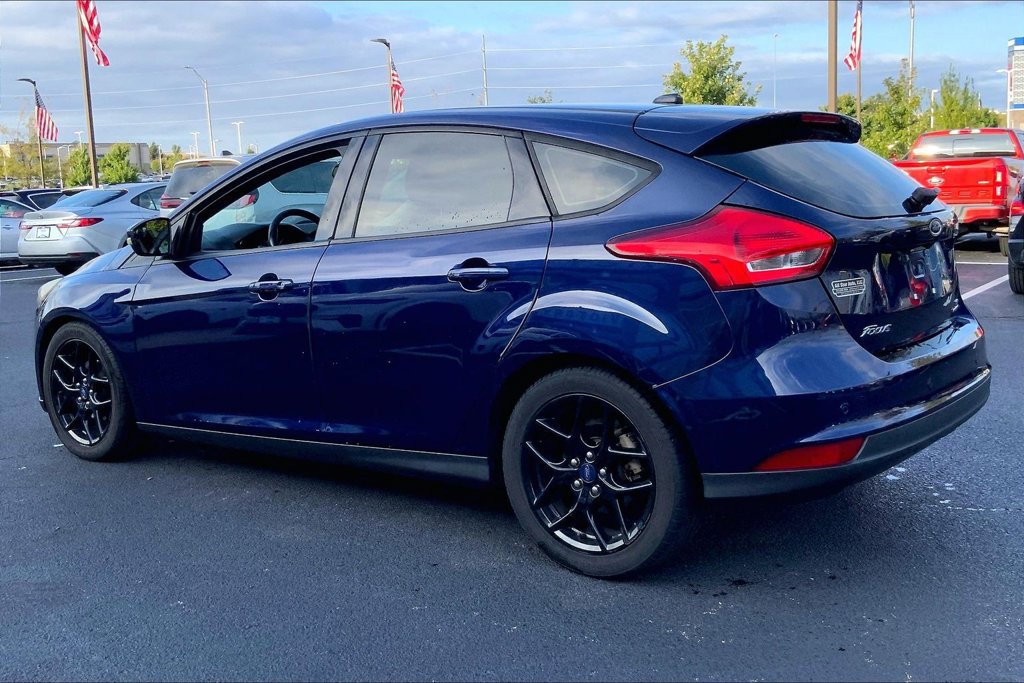 Used 2016 Ford Focus SE w/ Equipment Group 201A FWD image 2