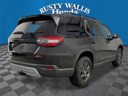 New 2025 Honda Pilot TrailSport image 3