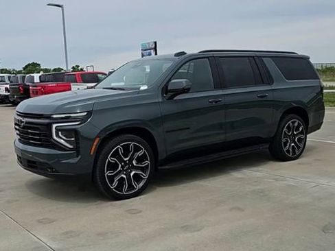 New 2026 Chevrolet Suburban RST AWD/4WD image 4
