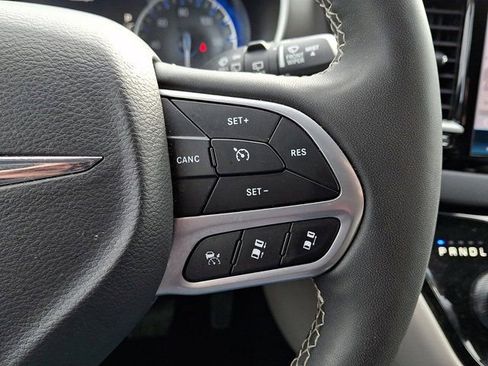 Certified 2023 Chrysler Pacifica Touring-L image 27