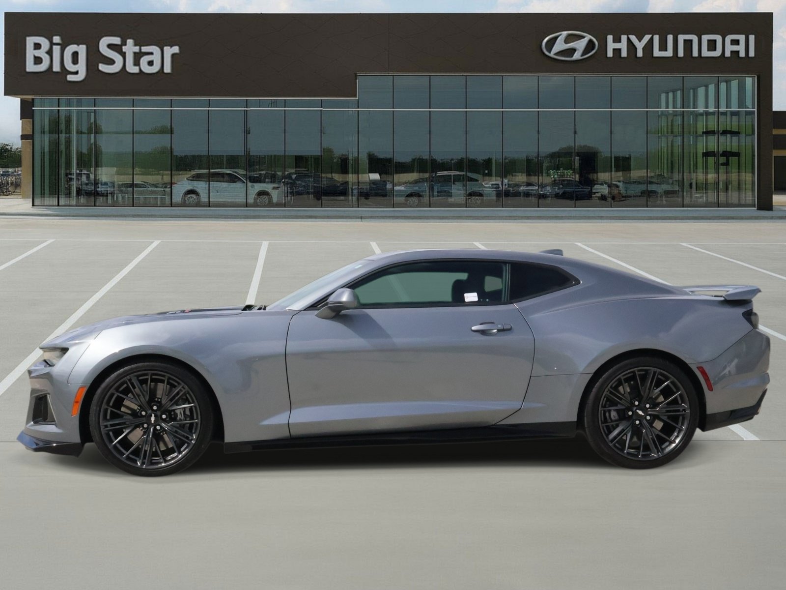 Used 2019 Chevrolet Camaro ZL1 RWD image 2
