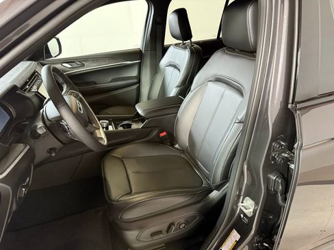 New 2025 Jeep Grand Cherokee Limited w/ Luxury Tech Group II AWD/4WD image 12