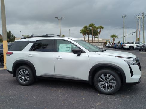 New 2026 Nissan Pathfinder SL FWD image 2