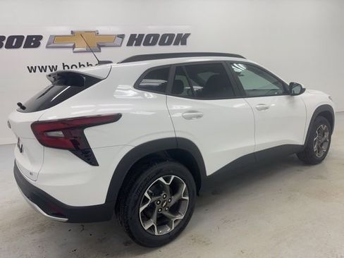 New 2026 Chevrolet Trax LT w/ Sunroof Package image 5