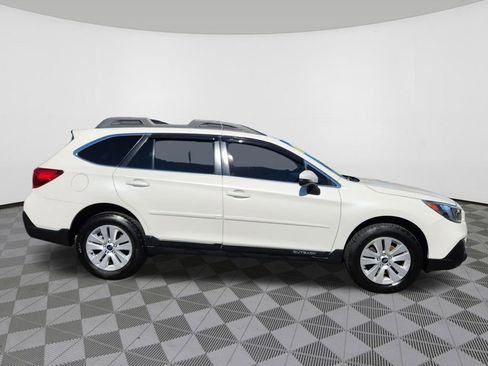 Used 2018 Subaru Outback 2.5i Premium image 6