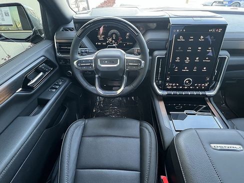 Used 2025 GMC Yukon Denali w/ Denali Reserve Package image 11