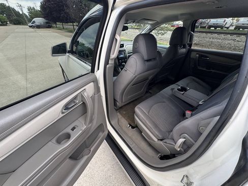 Used 2015 Chevrolet Traverse LT w/ Style and Technology Package AWD/4WD image 18