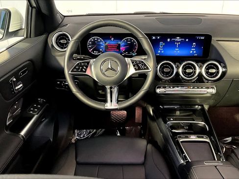 Used 2026 Mercedes-Benz GLA 250 4MATIC image 6