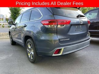 Used 2017 Toyota Highlander Limited Platinum FWD video 2